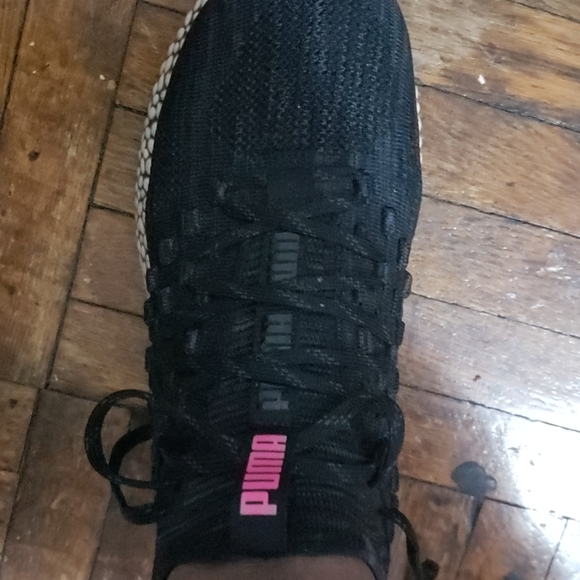 Sneaker - Picture 1 of 6